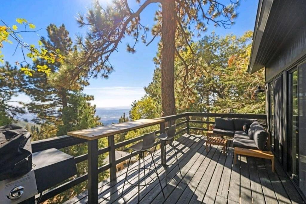 Updated Mountain Cabin Retreat With 180 Views Off Deck And Balcony Running Springs Exterior foto